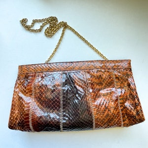 Bolso de mano vintage de piel de serpiente auténtica de los años 70 + correa de metal