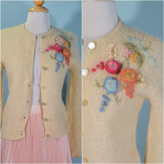 Vintage 50s Cream Mohair/Wool Sweater Flower Detai