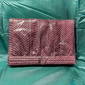 Vintage 70er Jahre Echtleder Clutch Bag + Schultergurt, Farbe Burgund