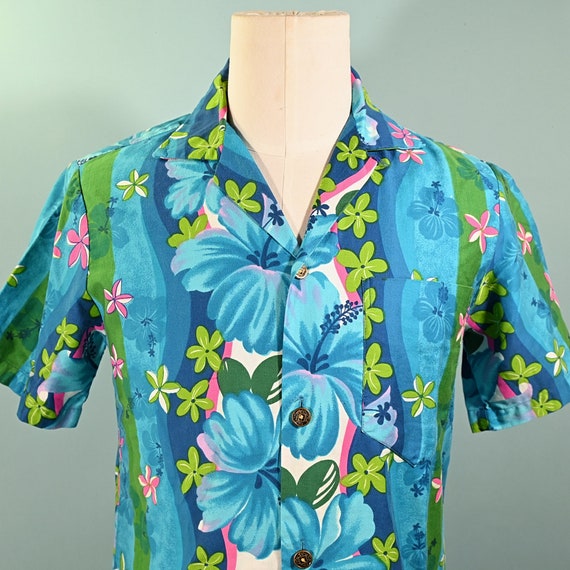Royal Hawaiian Vintage 60s Flower Power Aloha Shirt, Loop Collar 