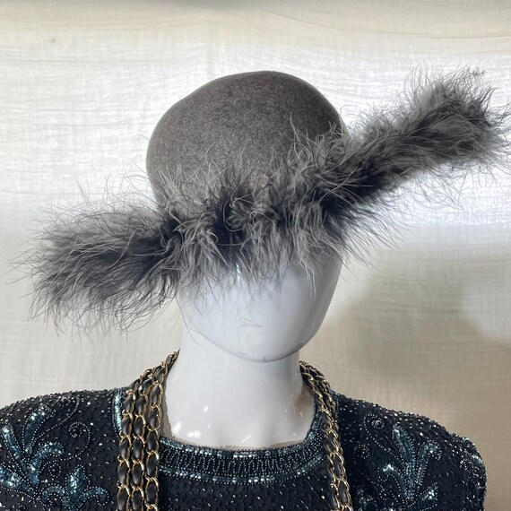 Gorgeous 1960\'s pale gray Ostrich feather hat. Vintage 60s Wool Hat With Ostrich Feathers - George Bellman  main image 4