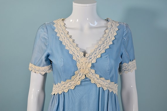 Vintage 60s Baby Blue Velvet Mini Dress Lace Deta… - image 4