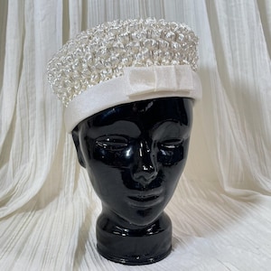 Vintage 60s MOD White Woven Straw/Raffia Pillbox Hat w/Large Bow S