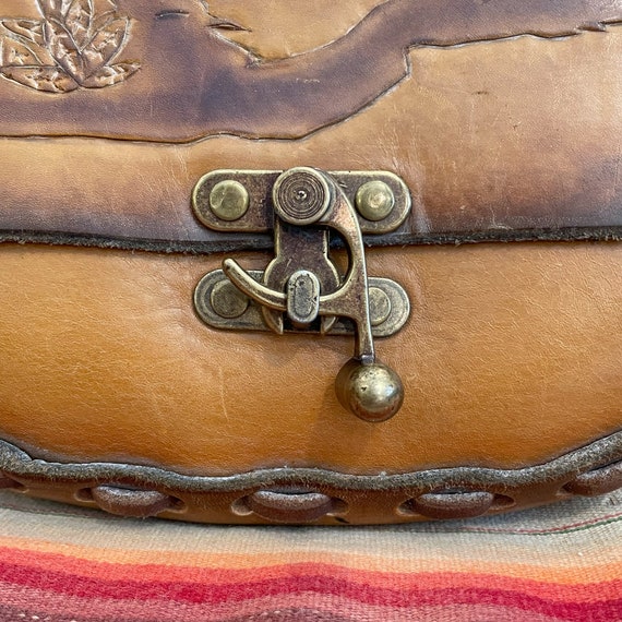 Vintage Hand Tooled Leather Shoulder Bag, Wild Ca… - image 4