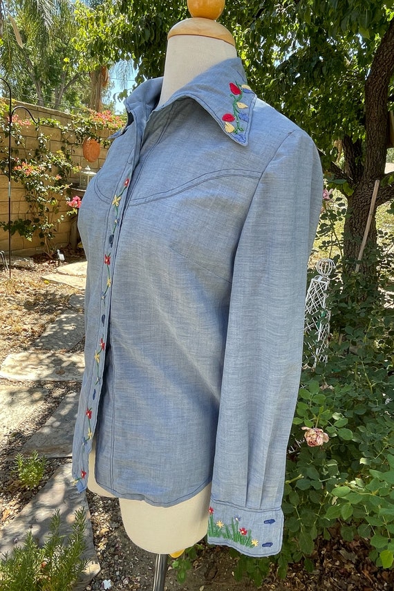 Vintage 60s/70s Hand Embroidered Chambray Blouse,… - image 5