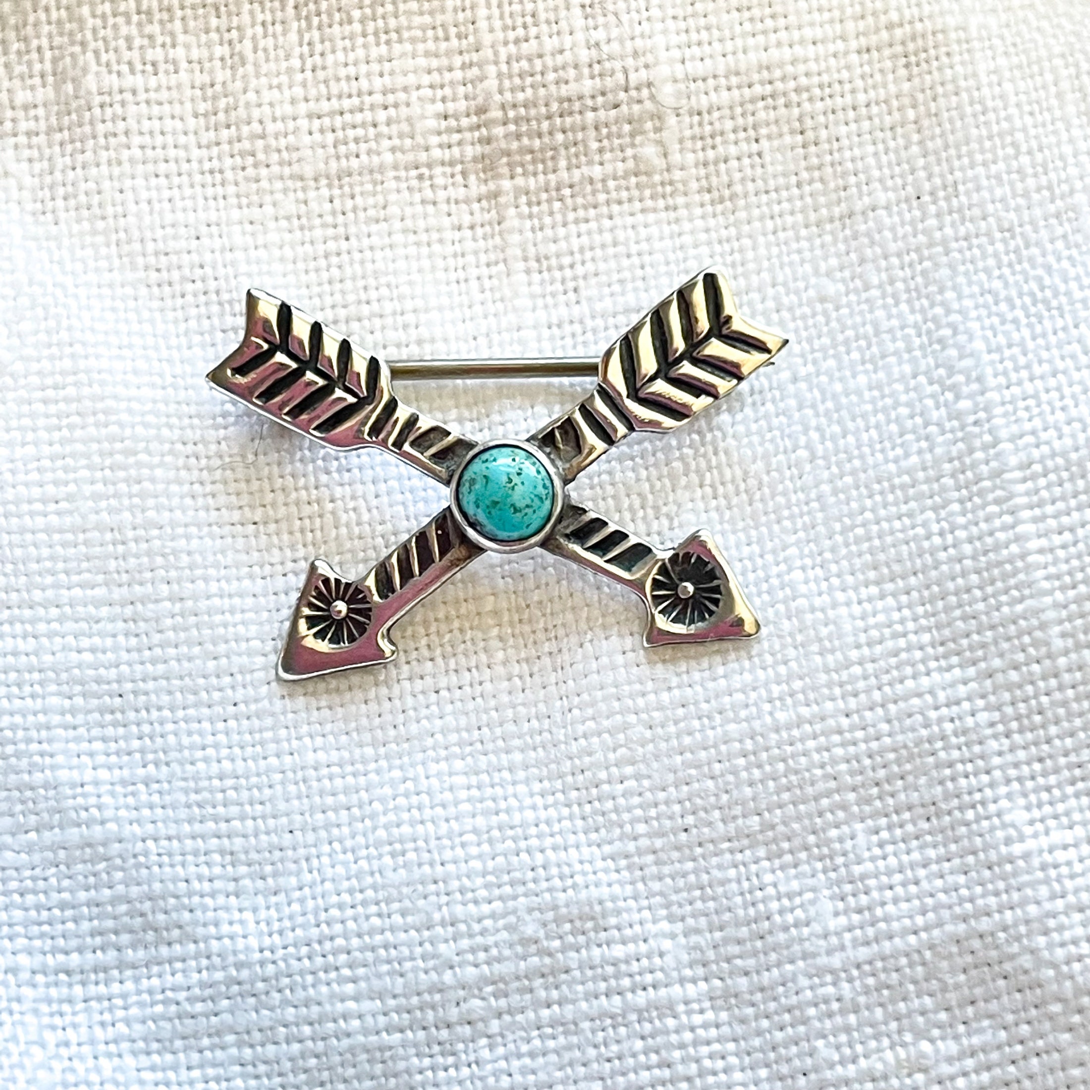 【2plan】Arrow brooch tweed shirt Arrow brooch tweed shirt - 2PLAN | 60% - Asian Fashion