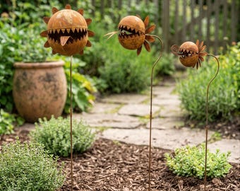 Rusty Metal Carnivorous Plant Garden Stake, Venus Fly Trap Yard Art Lawn Ornament