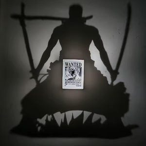 Puede incluir: Un juego de tres tazas de cerámica con un acabado mate moteado. Las tazas son de color crema, gris claro y gris oscuro. Cada taza tiene un diseño simple y minimalista y un asa redondeada.