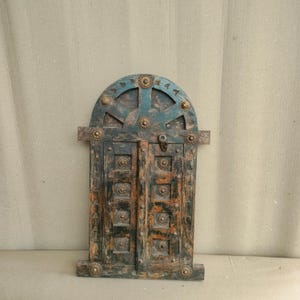 Vintage Style Indian Jharokha Wall Decor – Hand-Carved Mango Wood Arch Window Frame