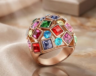 Anillo geométrico arcoíris Swarovski Element, joyería de moda para mujer con coloridos cristales austriacos en oro rosa.
