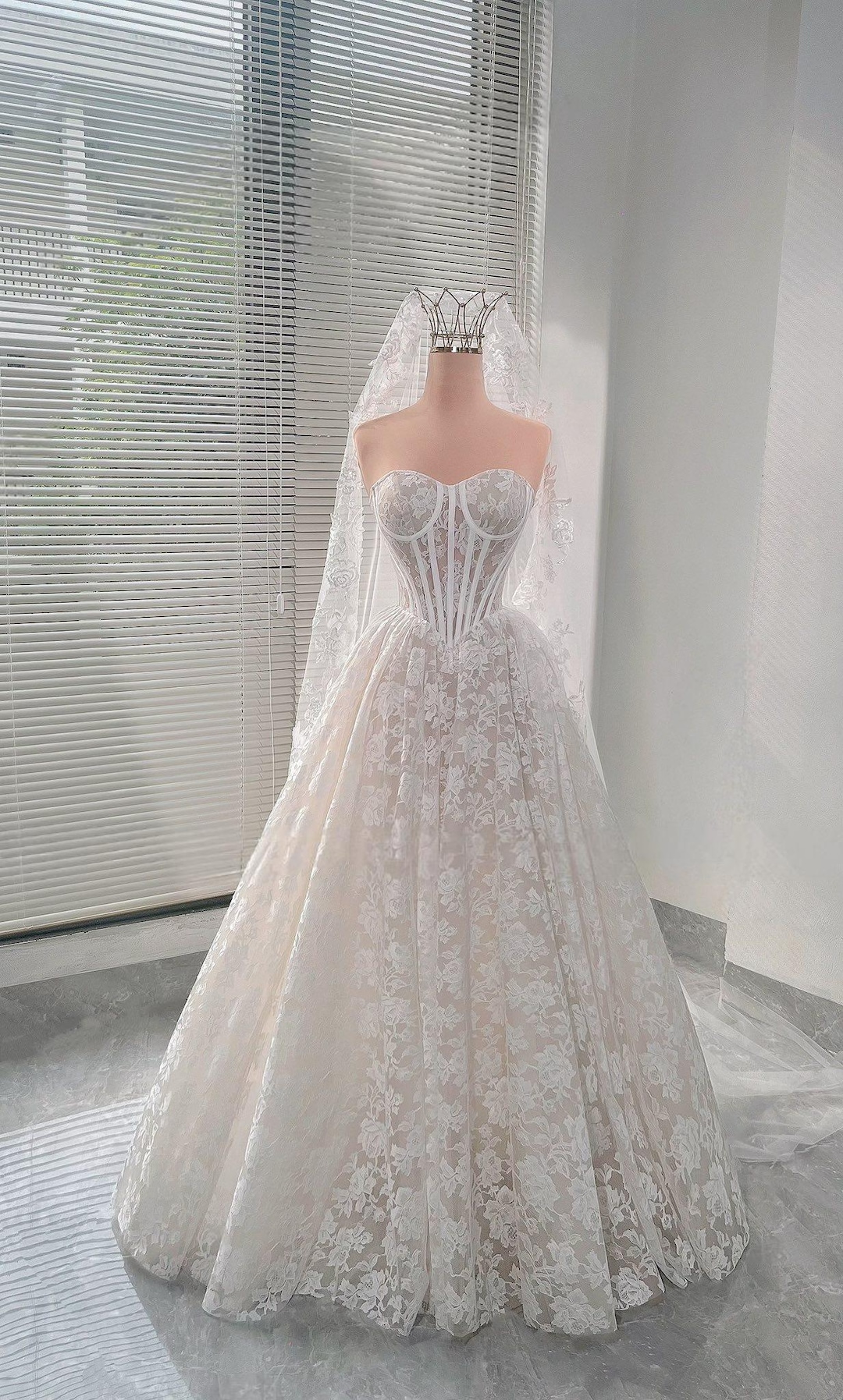 Vintage Lace Wedding Dress, off Shoulder Corset Bridal Gown, Floral A ...