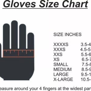 Op de afbeelding: Een zwart silhouet van een hand met een horizontale oranje meetlijn over de knokkels. De tekst luidt Gloves Size Chart, SIZE INCHES, XXXXS 3.5-4.5, XXXS 4.5-5.5, XXS 5.5-6.5, XS 6.5-7.5, SMALL 7.5-8.5, MEDIUM 8.5-9.5, LARGE 9.5-10.5, X-LARGE 10.5-11.5, en Measure around your 4 fingers at the widest part.