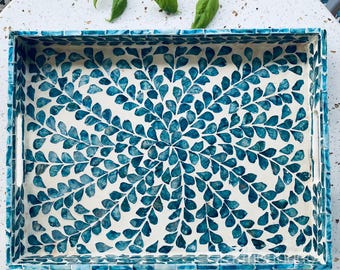 Plateau en nacre bleue, plateau en incrustation de coquillages fait main, plateau décoratif rond, plateau pour table basse, cadeau de décoration côtière