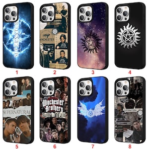 Może przedstawiać: Osiem czarnych etui na telefony z motywami z serialu telewizyjnego "Supernatural". Etui przedstawiają logo serialu, postacie i symbole, w tym symbol anty-opętania, na różnych tłach.