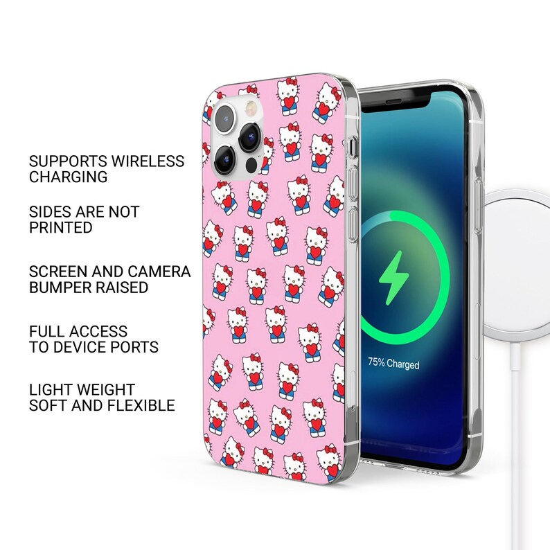 Op de afbeelding: Een roze telefoonhoesje met een herhaald patroon van een cartoonkat die een hart vasthoudt. De telefoonhoes wordt getoond naast een telefoon met een oplaadscherm. Tekst op de hoes luidt: Ondersteunt draadloos opladen, Zijkanten zijn niet bedrukt, Scherm en camera bumper verhoogd, Volledige toegang tot apparaatpoorten, Lichtgewicht zacht en flexibel.