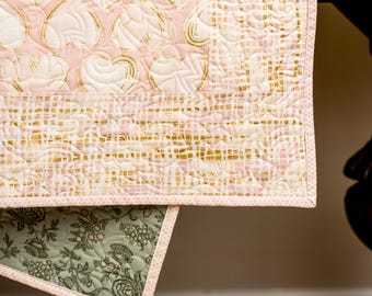 Personalized Infant Gift Baby Shower Present Idea Nursery Decor Heart Design Modern Quilt Cotton Blanket Girl Nursery Wall Hanging Custom