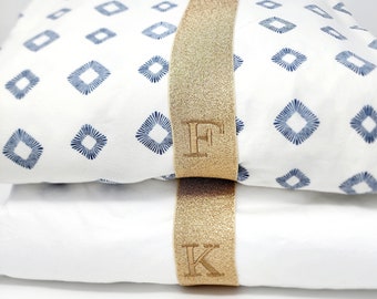 Bed Sheet Holder Embroidered Elastic Sheet Band Bedsheet Keeper Linen Closet Organizer Sheet Set Label Sheet Size Storage Bed Sheet Strap x2