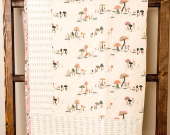 Personalized Baby Quilt Mushroom Design Custom Blanket Newborn Gift Nursery Bedding Nature Theme Woodland Cotton Play Mat Tummy Time Shower