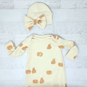 Personalized Organic Cotton Newborn Gown Gender Neutral Coming Home Outfit Minimalist Baby Shower Gift for New Baby