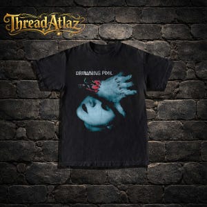 Puede incluir: Un juego de tres tazas de cerámica con un acabado moteado y mate. Las tazas son de color crema, gris claro y gris oscuro. Cada taza tiene un diseño simple y minimalista, ideal para café o té.