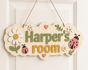 Letrero personalizado de mariquita para habitación, colgador de puerta de madera personalizado con margarita, decoración de jardín para guardería, regalo para niña con diseño de insectos, arte floral para la pared del dormitorio.