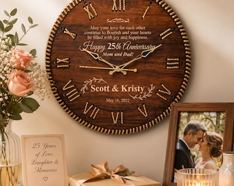 Personalisierte Uhr zum 25-jährigen Jubiläum, individuelles Hochzeitsgeschenk aus Holz für Paare, Hochzeitsgeschenk für Eltern, gravierte Ahornholzuhr