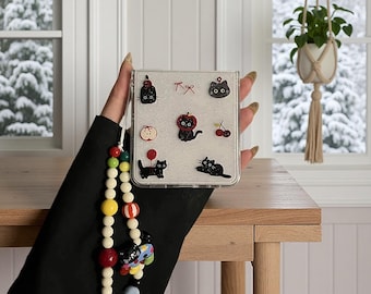 Black Kitten Pattern Samsung Z Flip Case with Cat Bracelet Chain for Z Flip 7 6 5 4 3 Cute Aesthetic Cover