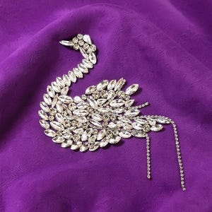 Strass-Applikation „Kristallschwan“, Brautkleidverzierung, zum Aufbügeln (13 x 11 cm)