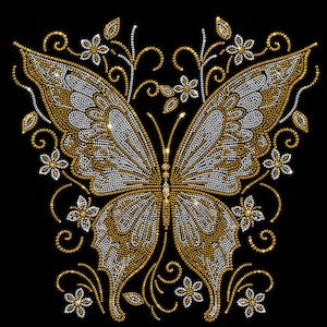Puede incluir: Un diseño de mariposa compuesto por pedrería dorada y plateada sobre un fondo negro. La mariposa presenta patrones de alas intrincados con detalles de filigrana en espiral y pequeños motivos florales que rodean la figura central.