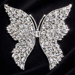 Parche de mariposa de cristal con diamantes de imitación, aplique termoadhesivo (18 x 17 cm)