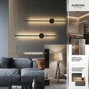 Könnte beinhalten: Aurora Lighting lineare Wandleuchten mit langen schwarzen horizontalen Stangen, runden Halterungen und integrierter warmer LED-Beleuchtung. Das Design umfasst eine Version aus geriffeltem Glas, wiederaufladbare Funktion und kabellosen Betrieb.