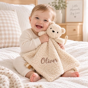 Personligt babyfilt med namn | Broderad kanin eller björnälskling | Mjuk babyfilt | Babyshowerpresent
