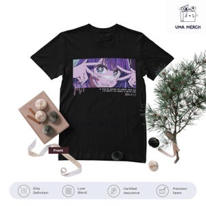 Puede incluir: Camiseta negra con un gráfico de estilo anime colorido y el texto "IF YOU'RE GOING TO CARRY THIS SIN I'D HAPPY TO CARRY IT WITH YOU". La camiseta se muestra con bolas de papel decorativas y una pequeña planta.