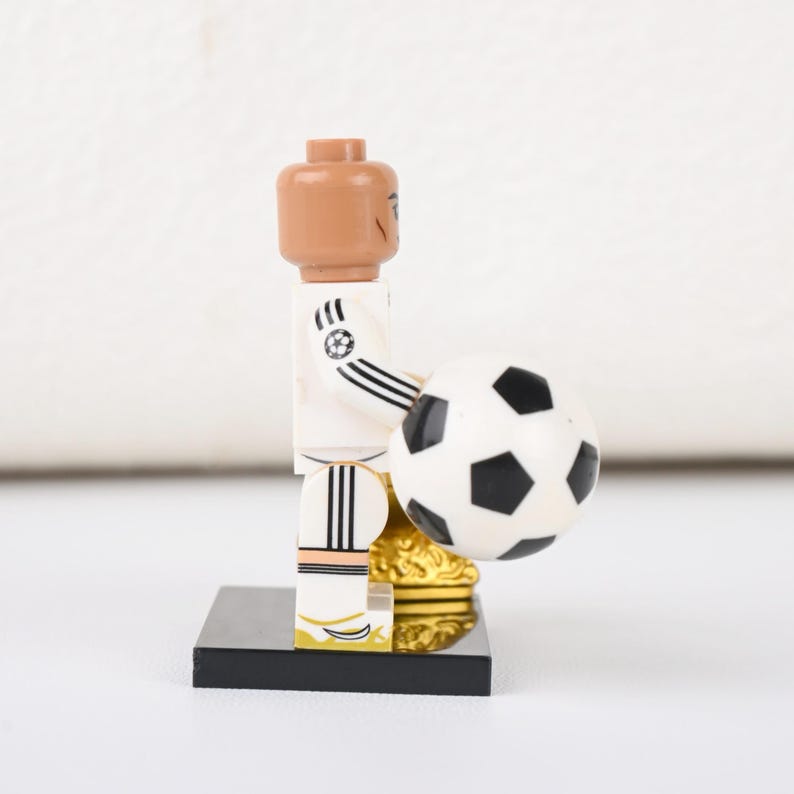 MOC Ronaldo Nazário Real Madrid Minifigure - #9 White Jersey, 2002 World Cup Hero with Golden Ball Trophy image 4