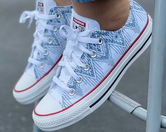 Gray Blue Dripping Lace Pattern White Low Top Converse