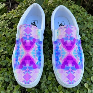 Patrón geométrico caleidoscopio - Zapatos sin cordones blancos Vans personalizados