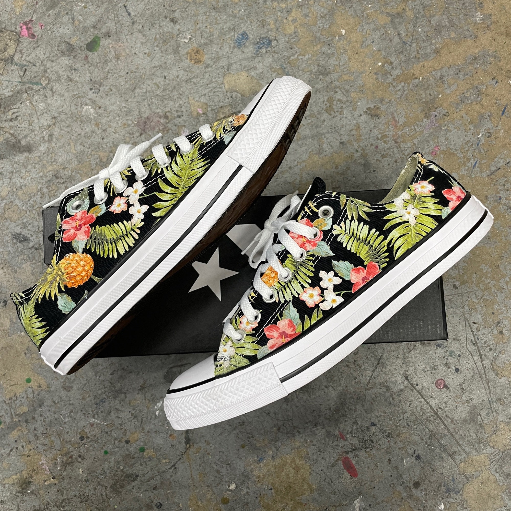 Tropical Pineapple - Custom Low Top Converse Black Hawaiian print Hawaii pattern