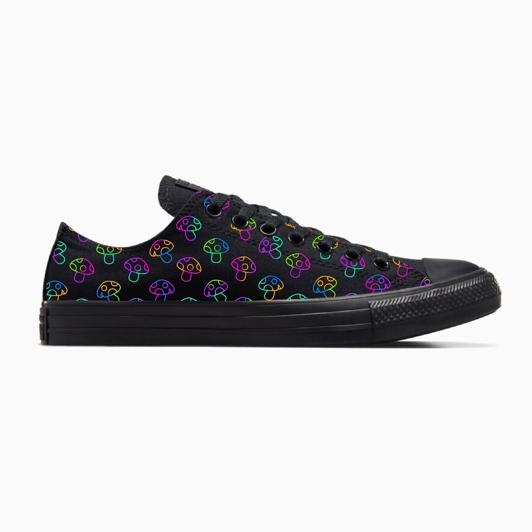 Psychedelic Trippy Doodle Men's Low Top Shoes main image 0