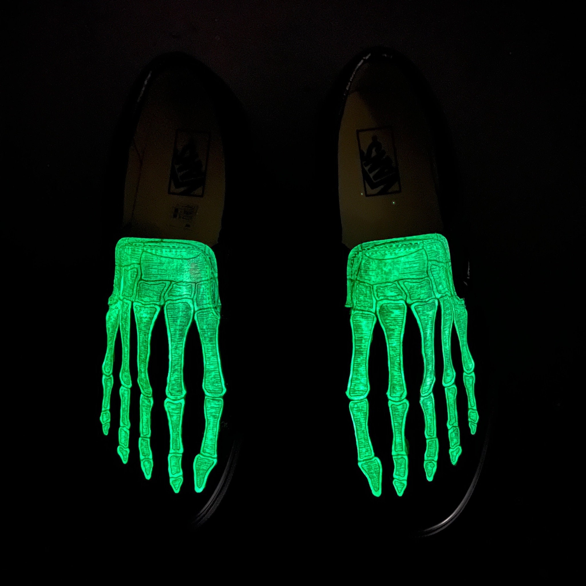vans skeleton feet