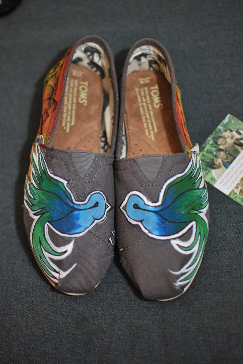toms beach shoes
