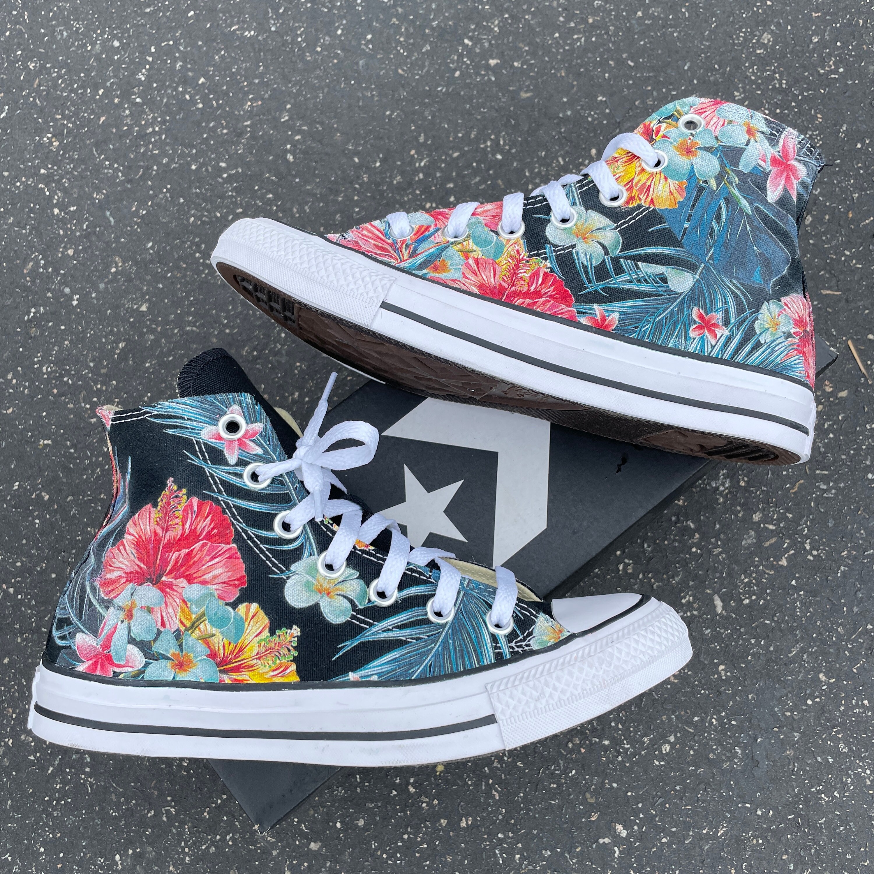 Converse トロピカルパターン スニーカー