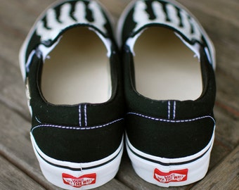 vans skeleton feet