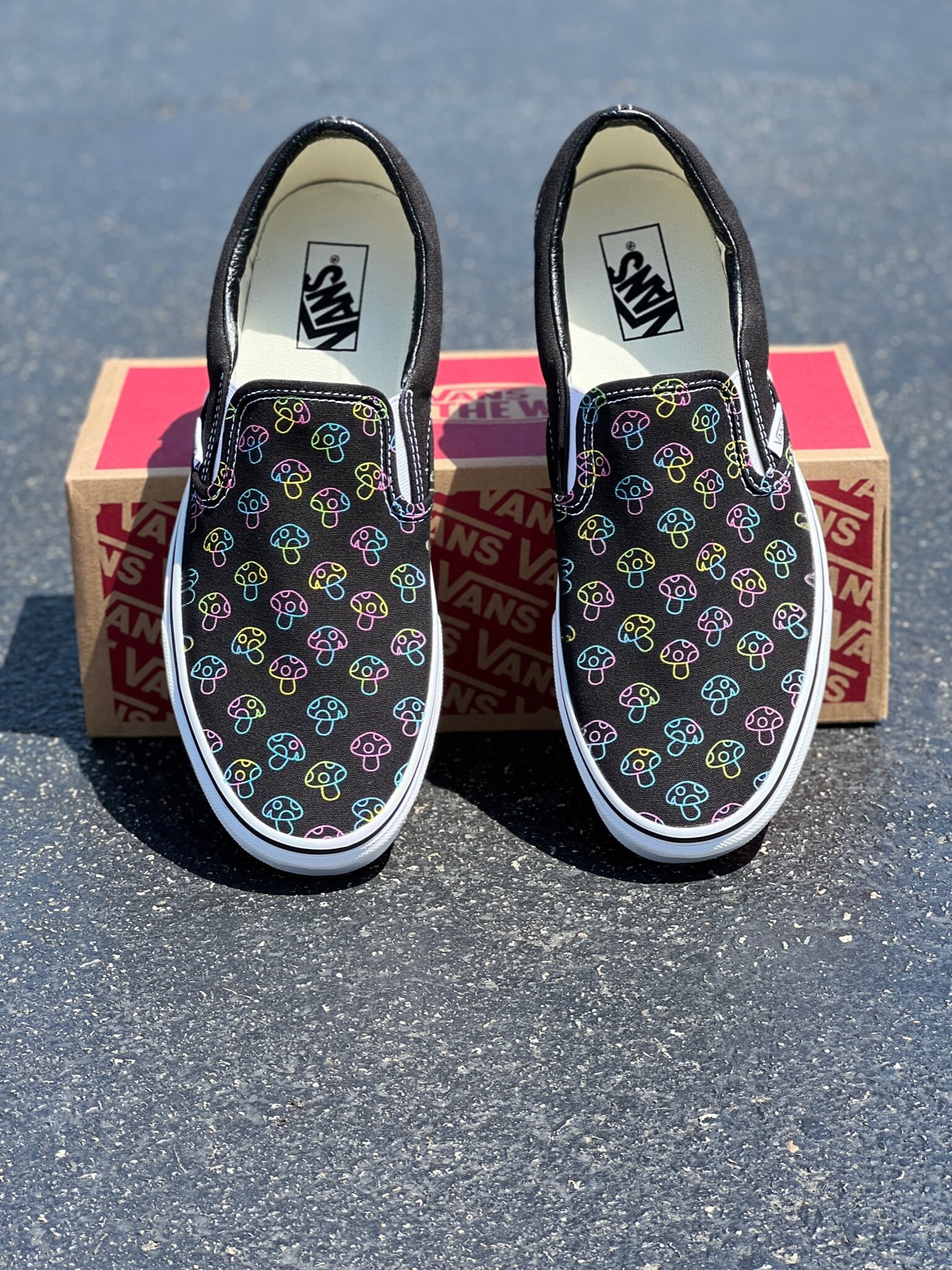 VANS Slipon Black  Mushroom Pattern  American Limited Edition Men size 9.5 Classic Slip-On - Mens – ShopWSS main image 3