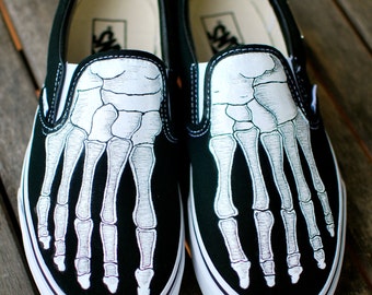 vans skeleton feet