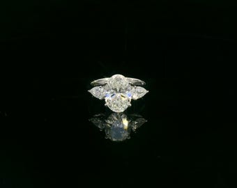 Anello di fidanzamento con diamante ovale sintetico da 3,09 CT, VVS2, E, IGI / Anello a tre pietre in oro bianco 18 carati / Anello di lusso con diamante / Anello Trilogy