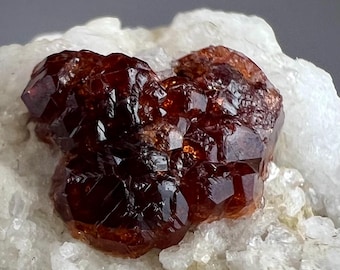 50 gramos de granate almandino rojo natural, nuevo hallazgo, raro, con calcita sobre cristal de mica. Ejemplar de coleccionista de minerales de Pakistán. Decoración de minerales de cristal.