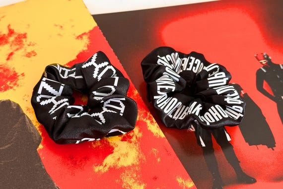 Chouchou Twenty One Pilots - Clancy and Torchbearer, black satin scrunchie with vinyl text, handmade