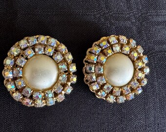 Cream Color Cabochon with Aurora Borealis