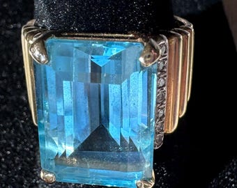 Genuine 13.40 kt Blue Topaz Ring with 14 Full Cut Diamonds