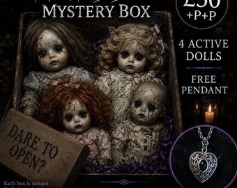 Geheimnisvolle Spukpuppen-Box: 4 aktive Puppen, gratis Anhänger. Gehst du auf Nummer sicher mit positiven Geistern oder wagst du es, dich dem Negativen zuzuwenden?